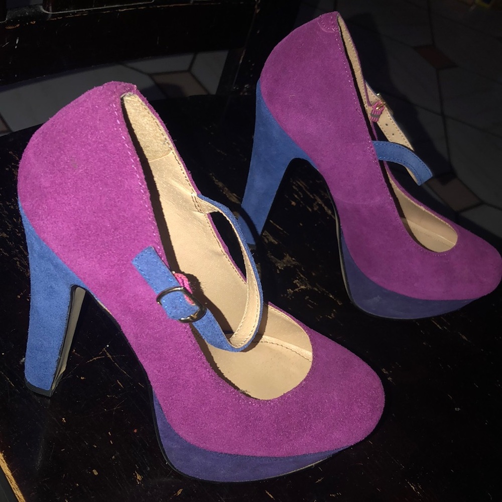 Steve Madden suede pumps